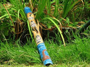 Didgeridoo bespelen als één van de oefeningen tegen snurken